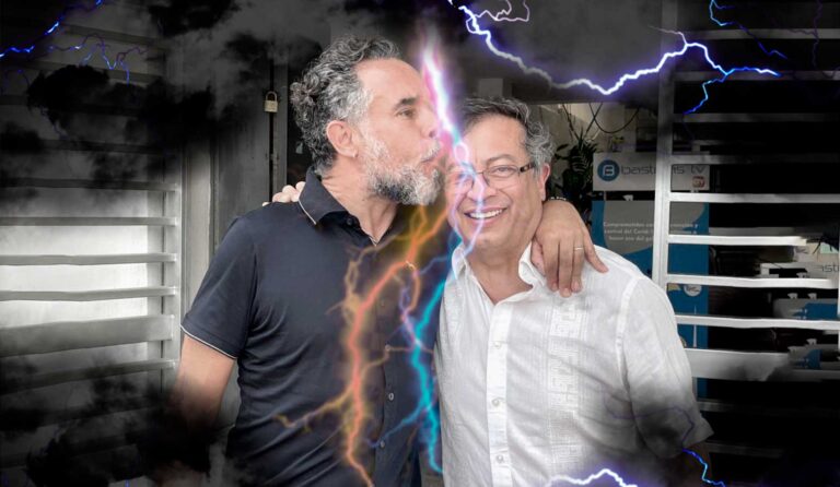 Armando Benedetti dando un beso a Gustavo Petro