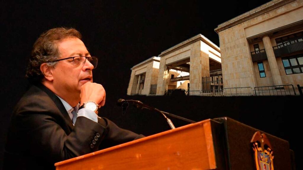 Petro enfrente al Palacio de Justicia de Colombia